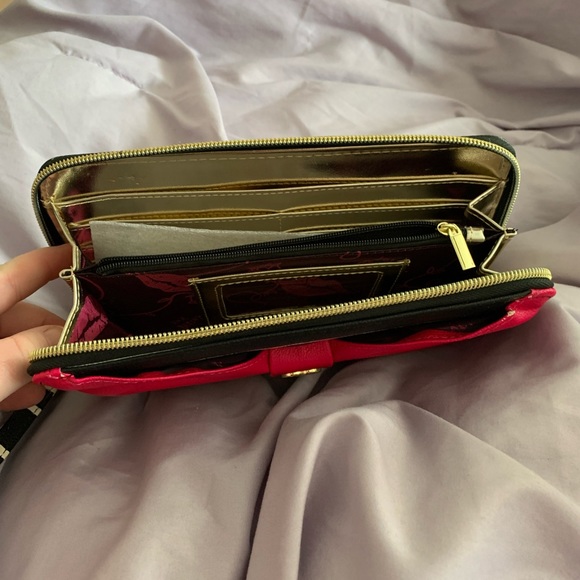 ❌SOLD❌ Betsey Johnson Wallet Lot (5 Wallets) - Picture 6 of 15